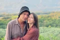 Radu Vâlcan este îndrăgostit de frumoasa lui soție și o descrie extrem de frumos, atât pe Adela Popescu cât și relația lor