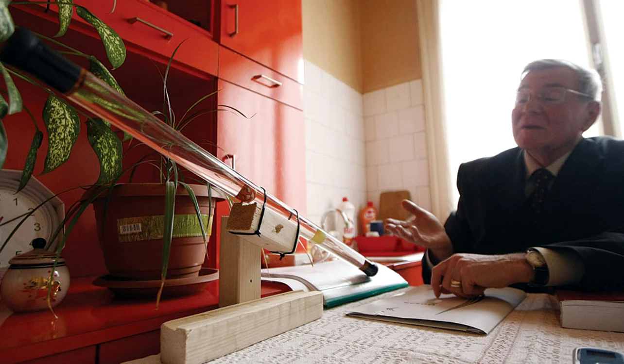Alexandru Stoian este mândru de invenţiile elevilor săi