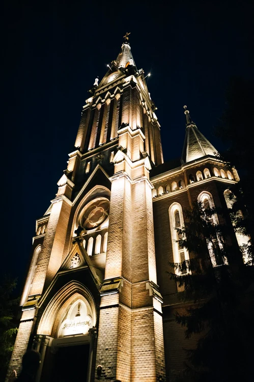 Biserica, iluminată arhitectual FOTO Primăria Arad