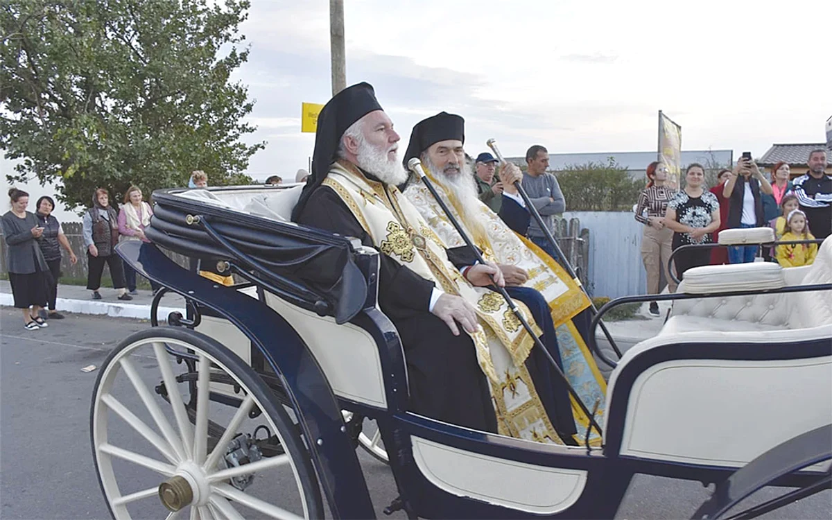 PS Visarion (Tulcea)  şi IPS Teodosie  al Tomisului. FOTO: Episcopia Tulcii