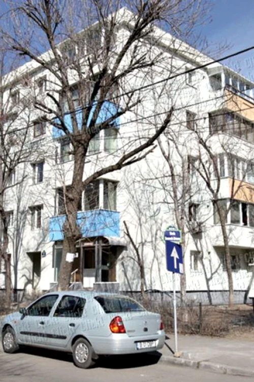 Ruşii cumpără maşini pentru a stopa deprecierea rublei