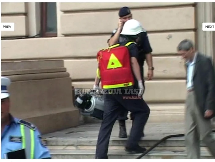 Autorităţile au venit cu aparate pentru detonarea bombelor
