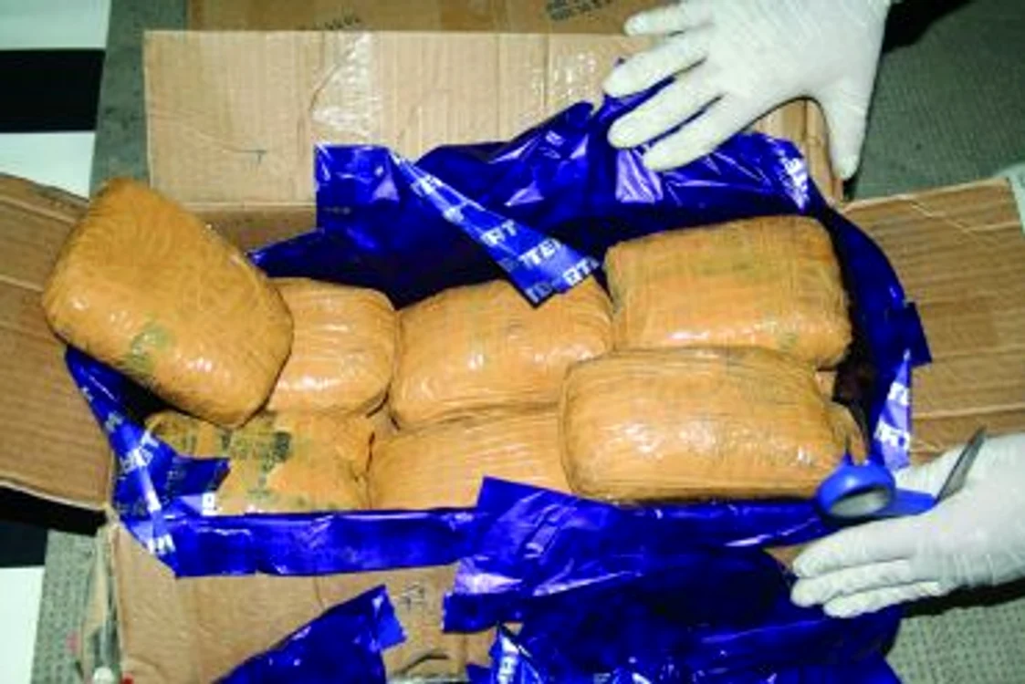 
    Poliţiştii antidrog au descoperit opt kilograme de heroină  