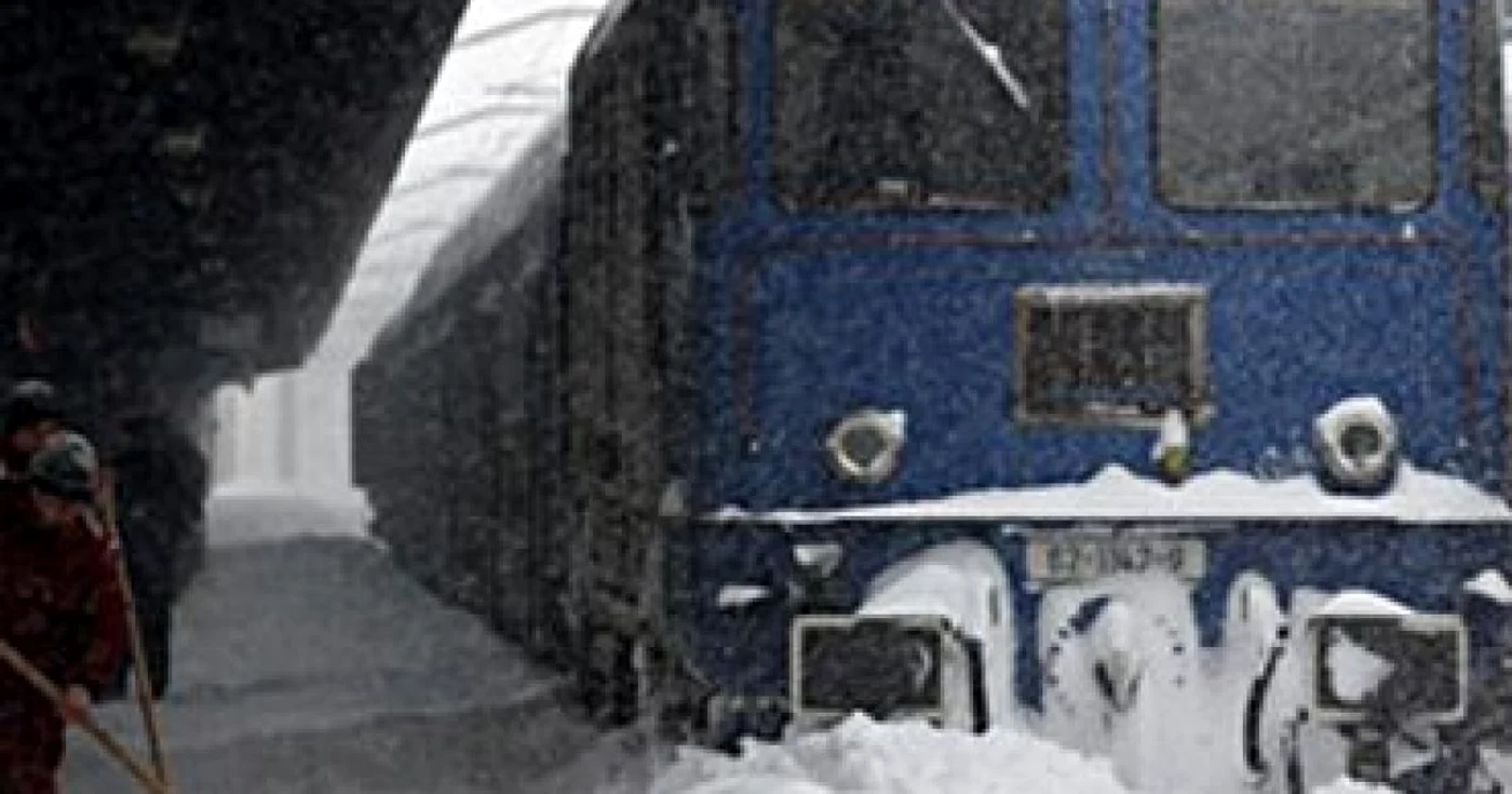 Trenurile înregistrează întârzieri mari din cauza zăpezii
