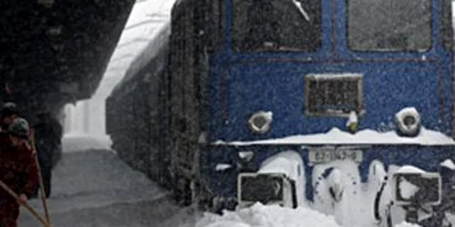 Trenurile înregistrează întârzieri mari din cauza zăpezii