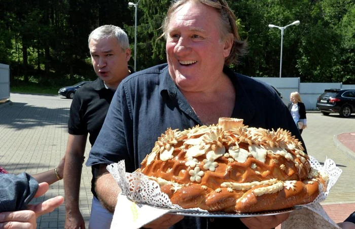 Actorul francez Gerard Depardieu s-a delectat cu preparate tradiţionale din Belarus FOTO Sputnik