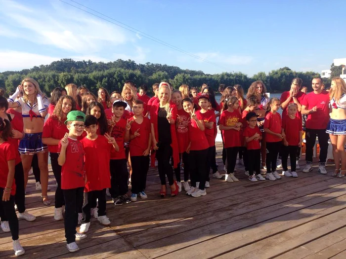 Amna a dansat în această dimineaţă, la "Neaţa cu Răzvan şi Dani", alături de mai mulţi copii