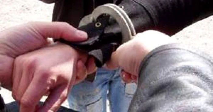 Adolescentul de 18 ani a fost arestat preventiv. FOTO arhivă