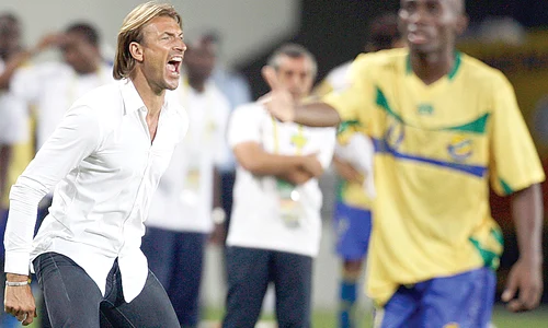 2012  Herve Renard nu  vrea să se despartă  de cămaşa albă pe  care o consideră  norocoasă jpeg