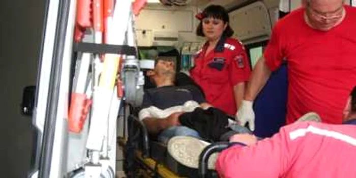 Botoşani: UPDATE Cinci tineri au fost spulberaţi de o maşină