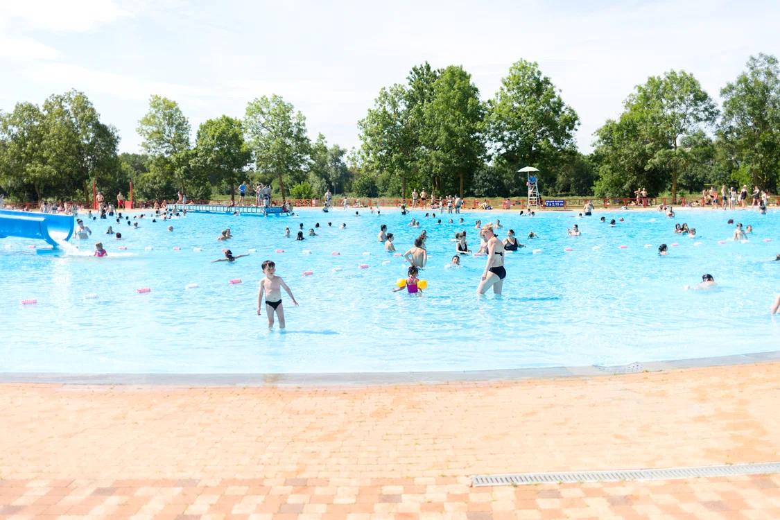 Piscină publică în Franța FOTO Shutterstock 