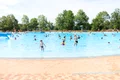Piscina publica in Franta FOTO Shutterstock 