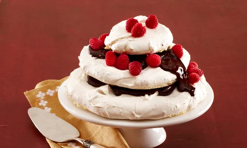 tort de bezea cu crema de ciocolata 1 jpeg