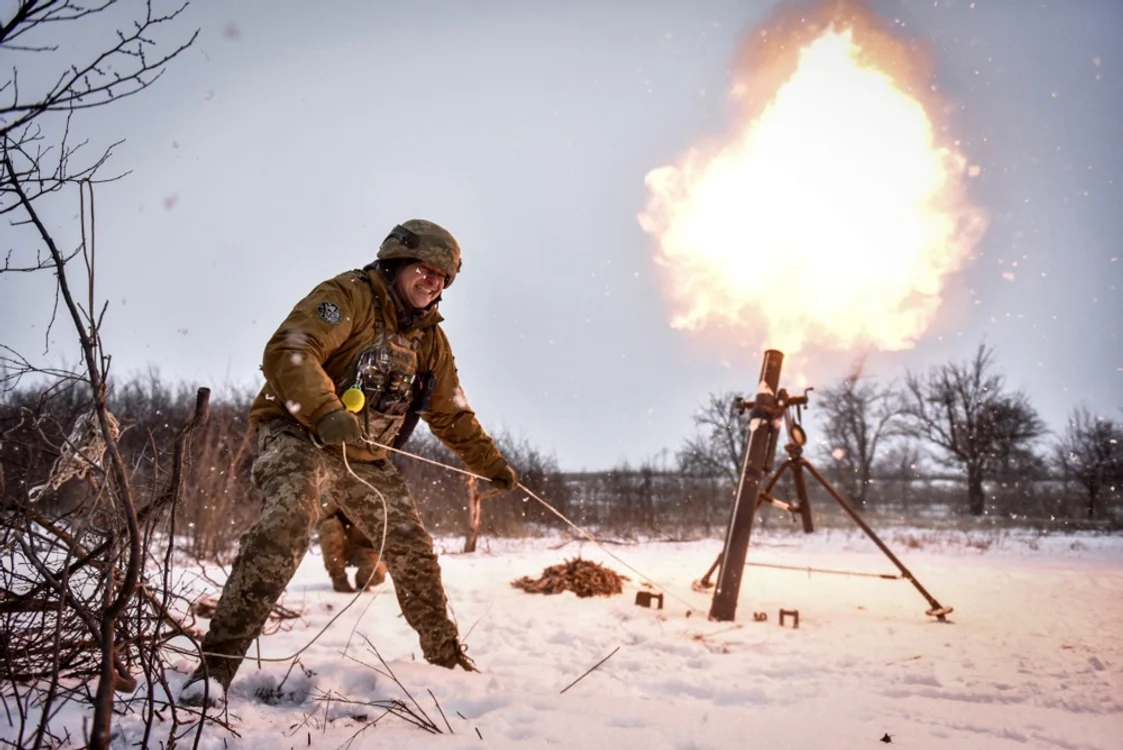 Soldat ucrainean din Brigaza Mecanizată 34 pe frontul din Donetk FOTO EPA EFE jpg