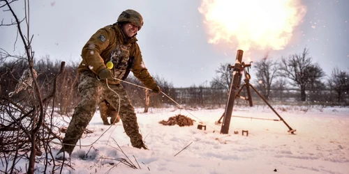 Soldat ucrainean din Brigaza Mecanizată 34 pe frontul din Donetk FOTO EPA EFE jpg