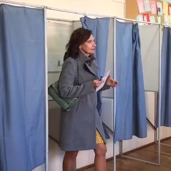 2 carmen iohannis vot mini 1 jpg jpeg