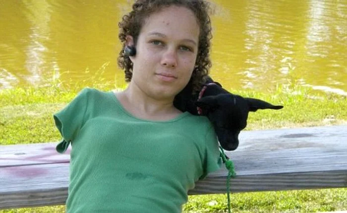 
    Tisha s-a născut fără braţe  