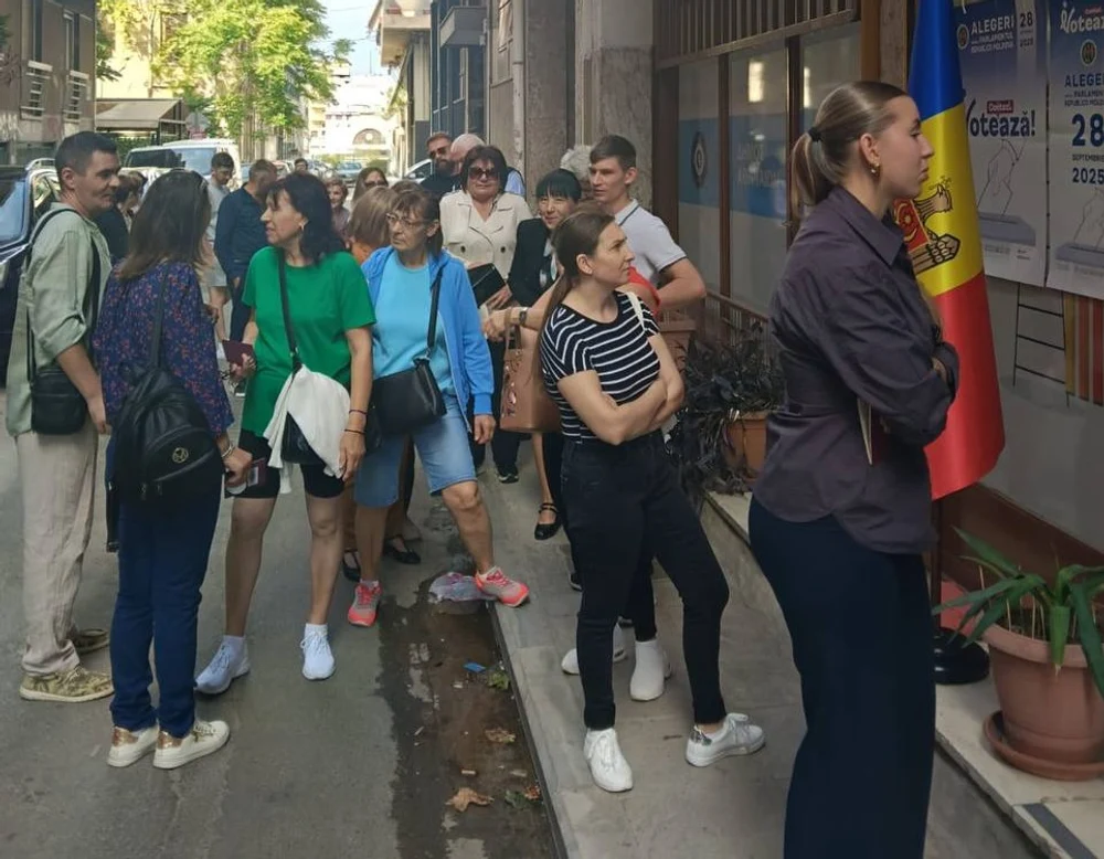 Prezență record la vot în diaspora moldovenească, cu aglomerație în mai multe capitale europene