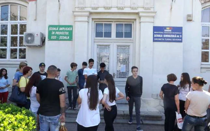 Elevii au susţinut astăzi proba la limba şi literatura română FOTO Alexandra Georgescu