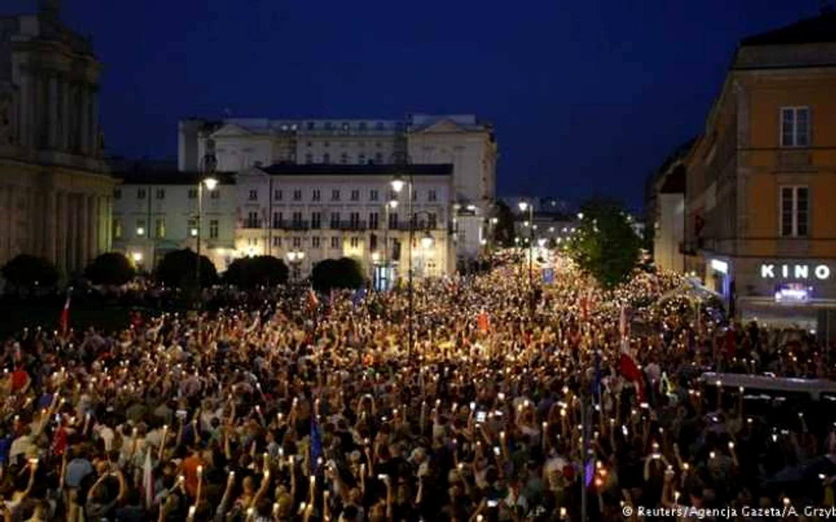 Cât timp, susţinuţi de mase, sunt lăsaţi să provoace nepedepsiţi şi neamendaţi adecvat, penalii şi tiranii se vor amăgi în stupiditatea lor inconturnabilă