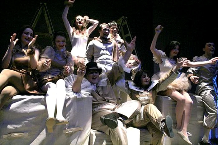 Spectacol de teatru şi circ