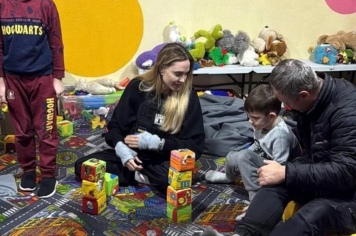 Actrița Angelina Jolie a vizitat un spital pentru copii FOTO: X