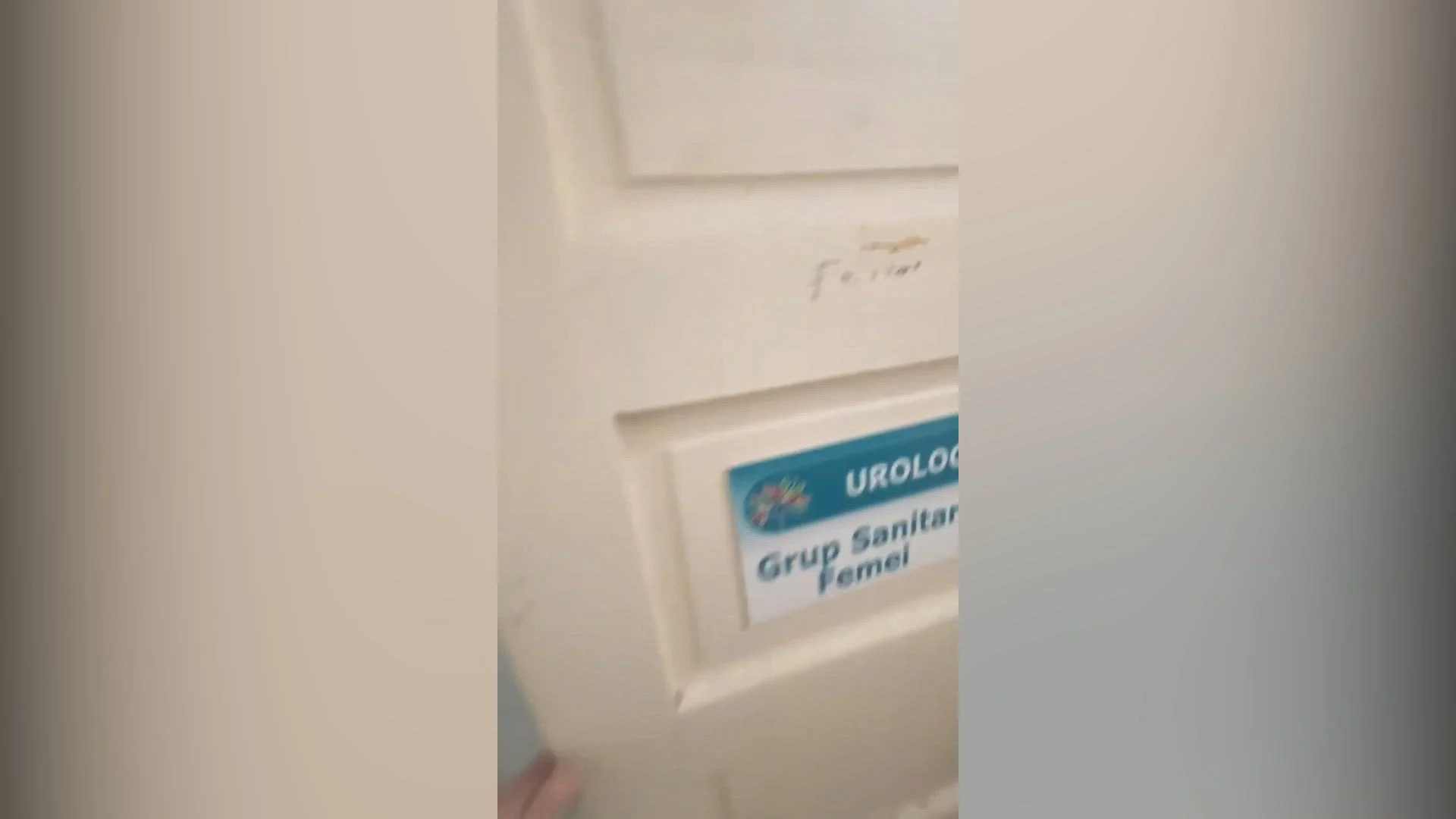 Imagini horror cu pacienți care vânează gândaci în secția urologie a Spitalului Slatina. Reacția unității medicale