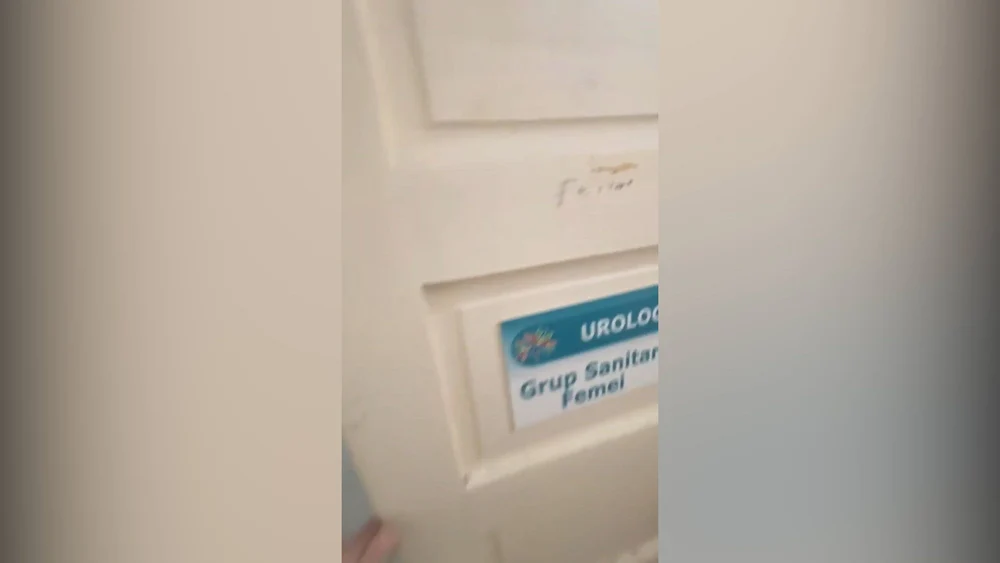 Imagini horror cu pacienți care vânează gândaci în secția urologie a Spitalului Slatina. Reacția unității medicale