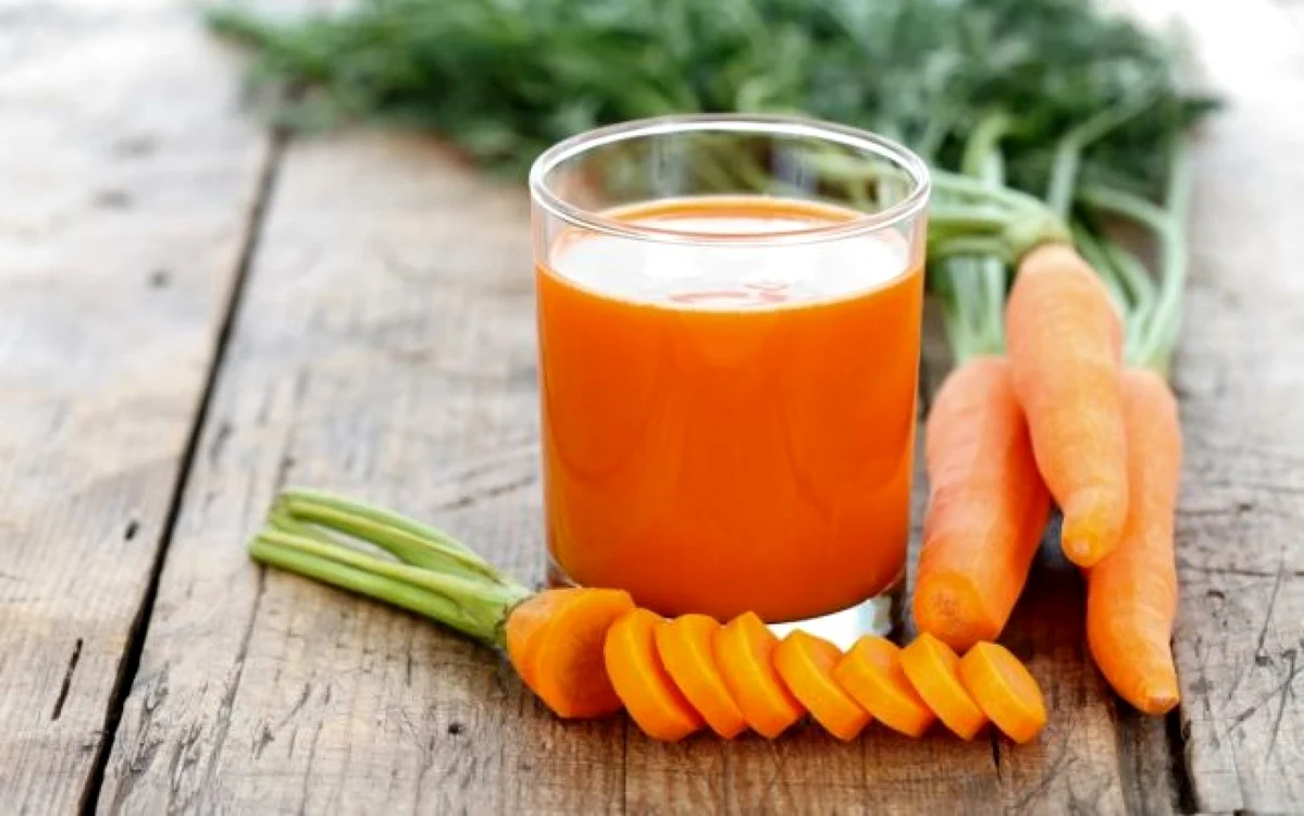 Betacarotenul este responsabil de culoarea portocalie a siropului de morcovi care indică un conţinut ridicat de vitamina A, un puternic antoxidant.
