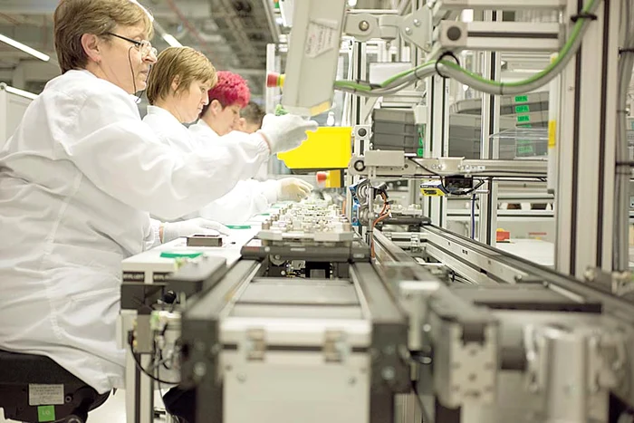 Maşina are pe capotă o cameră video conectată la computer (Fotografii: Bosch/ Guliver Rexfeatures)