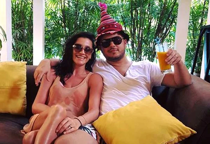 
    Claudia şi Gabi se relaxează departe de ţară, tocmai în Singapore FOTO: Arhiva personală  