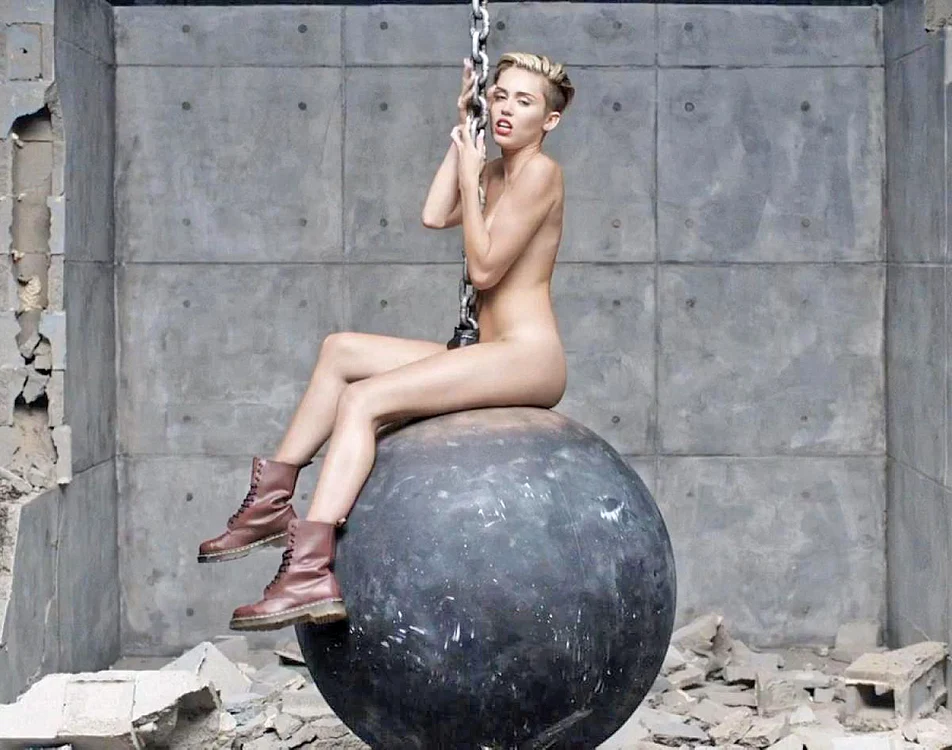 Miley Cyrus, alias  Hannah Montana
