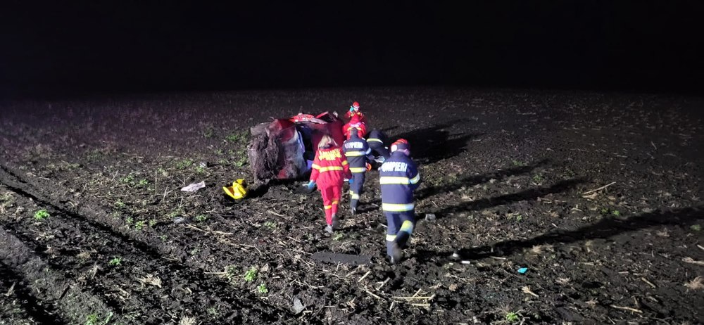 Accident cu cinci victime în județul Galați, după ce o mașină s-a răsturnat și a ajuns în câmp