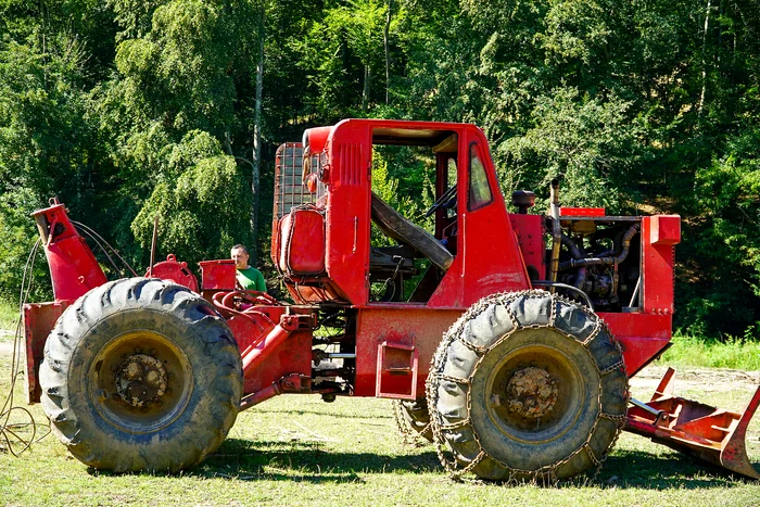 Cei doi bărbaţi au murit striviţi sub un utilaj forestier foto: Bihoreanul