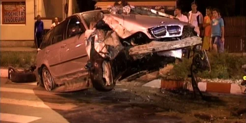 Maşina a fost grav avariată. Foto arhivă