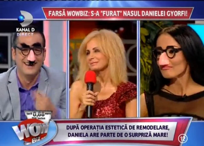 Andreea Mantea şi Mădălin Ionescu au purtat nişte măşti cu ochelari, pentru a o binedispune pe Daniela (captură: WOWbiz)