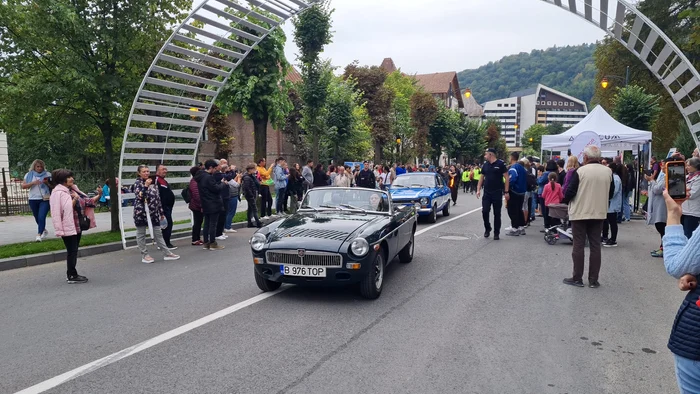 Parda automobilelor de epocă, la festivalul Sinaia Forever 2022 FOTO D.F.