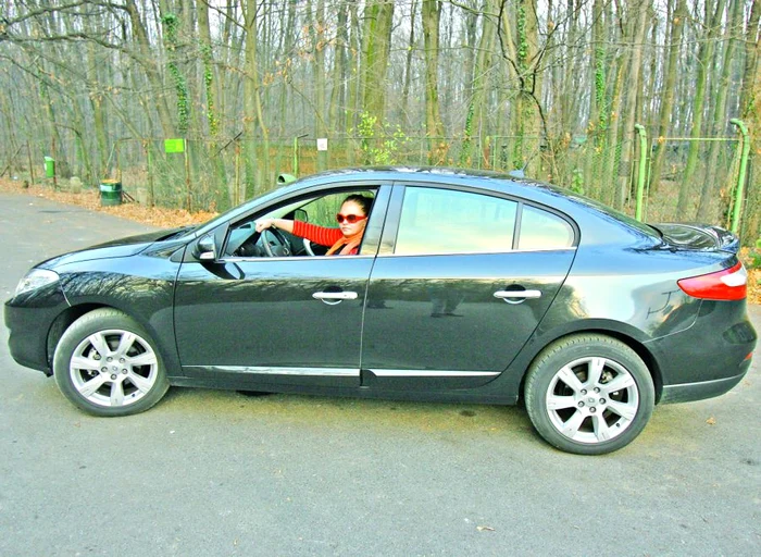 La volanul acestei maşini te simţi excelent, confortul fiind punctul forte al modelului. De aceea, Fluence “a prins” un loc în competiţia ce va desemna maşina anului 2011