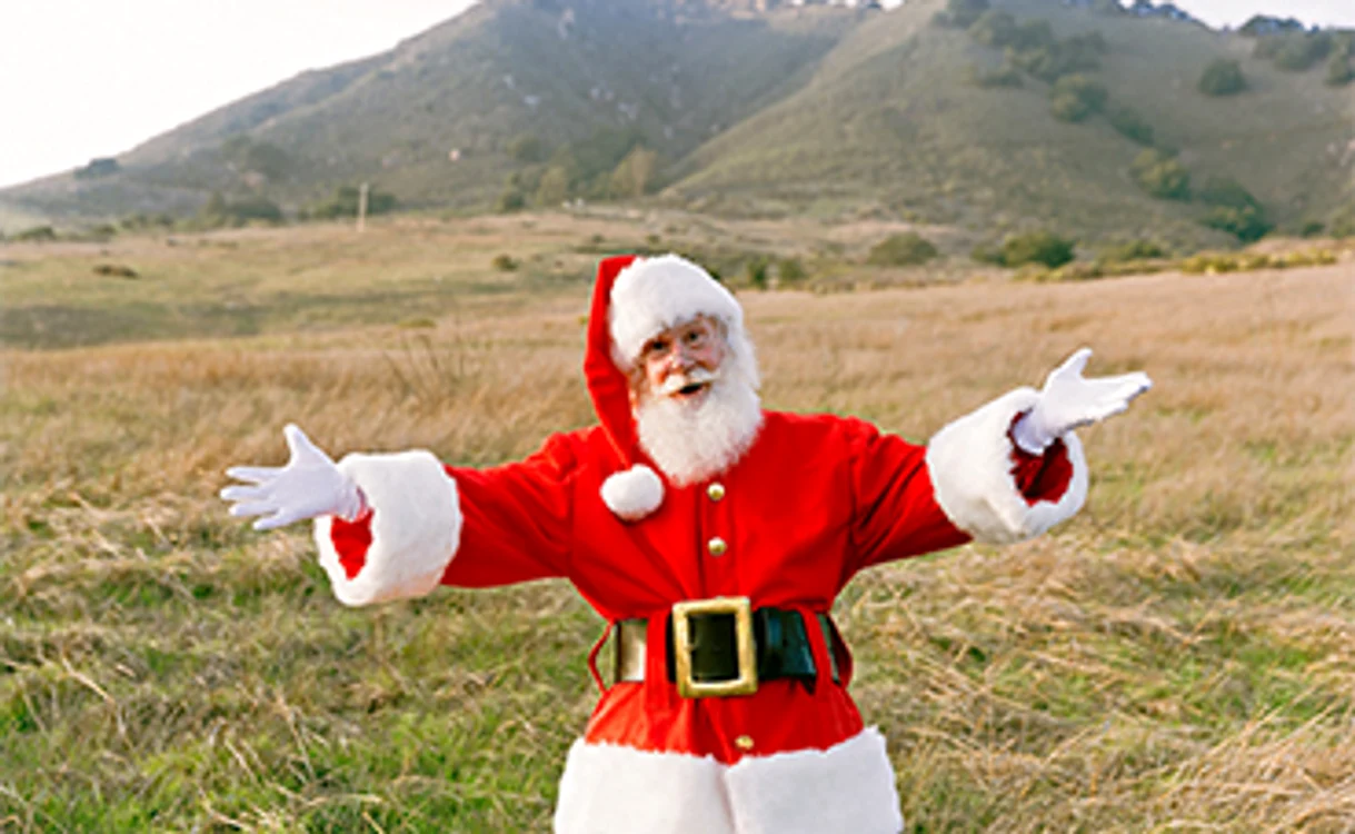 
    Santa Cecil şi-a cumpărat costum de 2.000 $, dar nu îi poate întâlni pe copii în magazinele cu jucării  