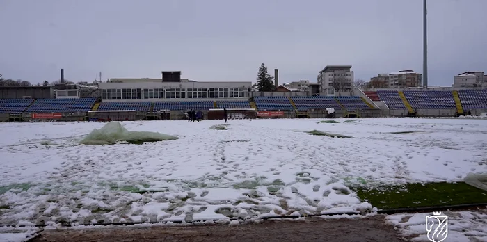 Zăpada a pus stăpânire pe terenul de joc FOTO Captură video