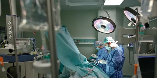 Vlad a primit o şansă la viaţă printr-o intervenţie chirurgicală complicată