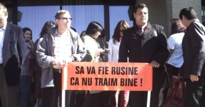 Botoşani: Angajaţii de la Protecţia Copilului aşteaptă banii de salarii