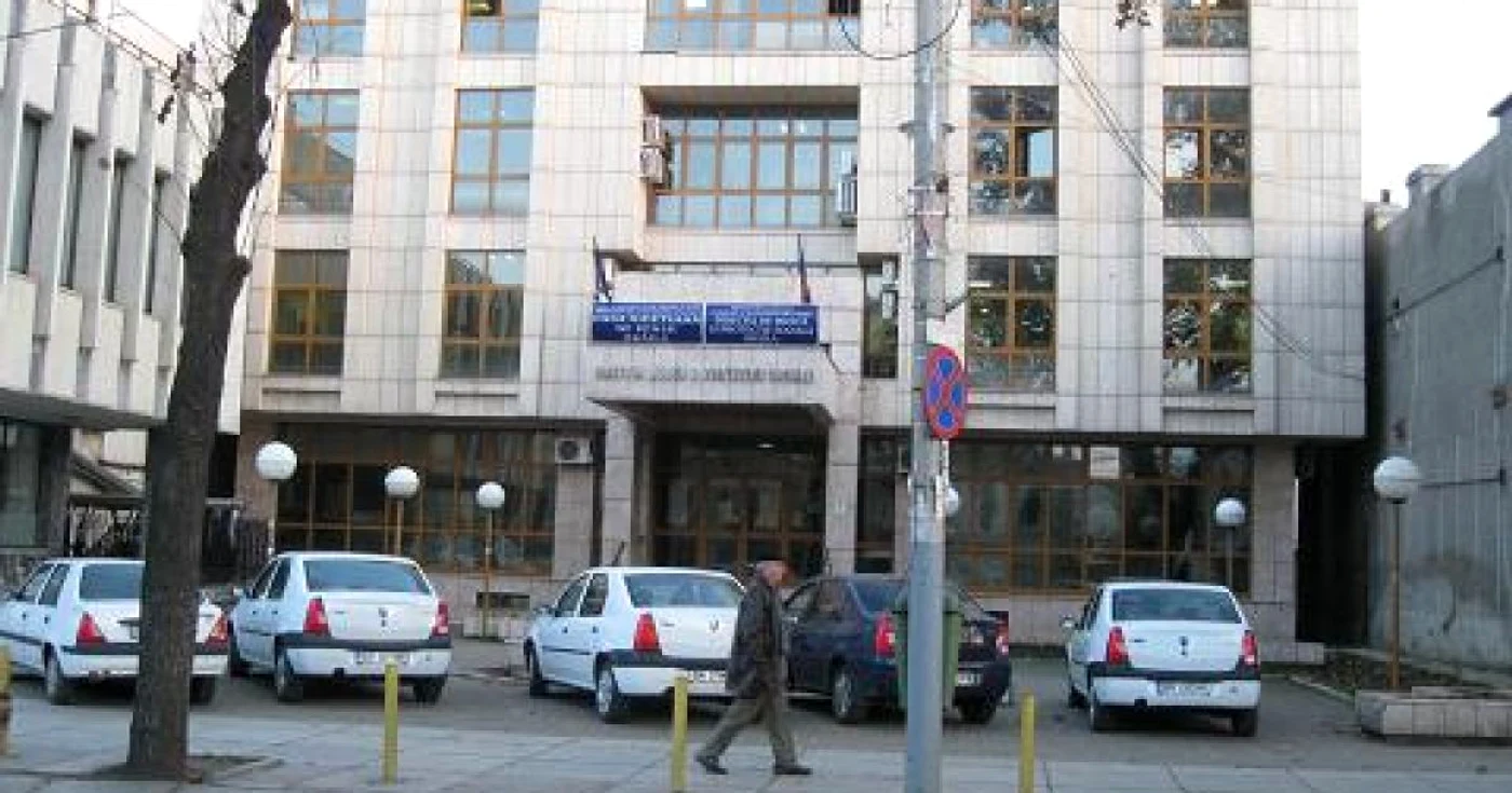 La ghişeul de la parter se vor primi solicitări începând de joi, foto Ciprian Dragomir