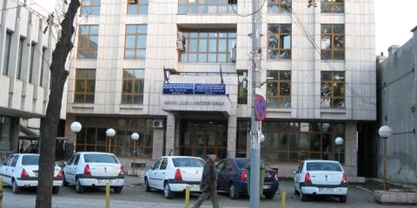 La ghişeul de la parter se vor primi solicitări începând de joi, foto Ciprian Dragomir