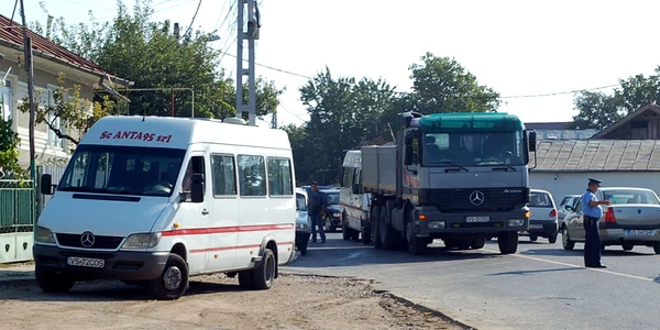 Accidentul a a vut loc lângă o staţie PECO (sursa: vrn.ro)