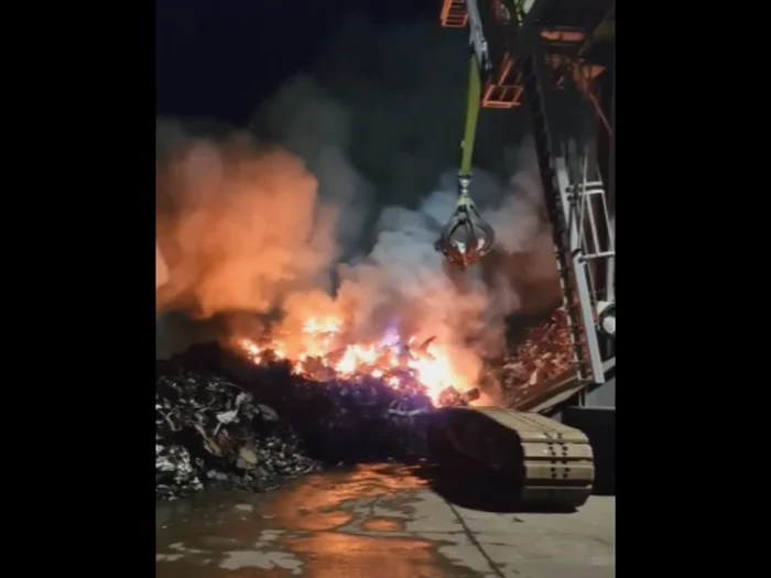 VIDEO Incendiu într-o zonă de deșeuri din Portul Constanța Sud-Agigea