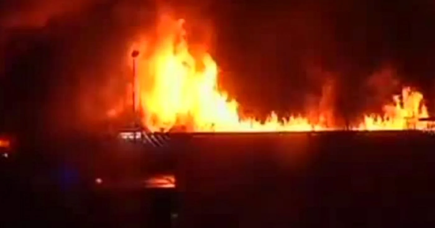 Incendiul a fost stins cu greu de pompieri