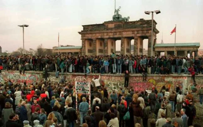 Zidul Berlinului, simbol de beton al Cortineri de Fier care a separat Occidentul democratic de Estul comunist