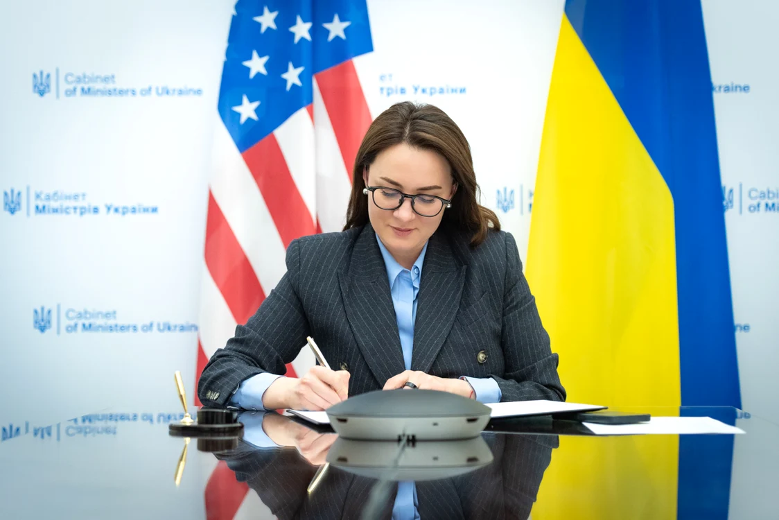 Ministrul Economiei din Ucraina a semnat acordul. FOTO: X / @Svyrydenko_Y