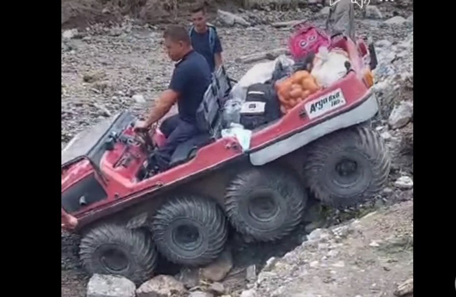 Convoi umanitar pentru ciobanii izolați după blocarea drumurilor, din cauza ploilor torențiale, în Suceava